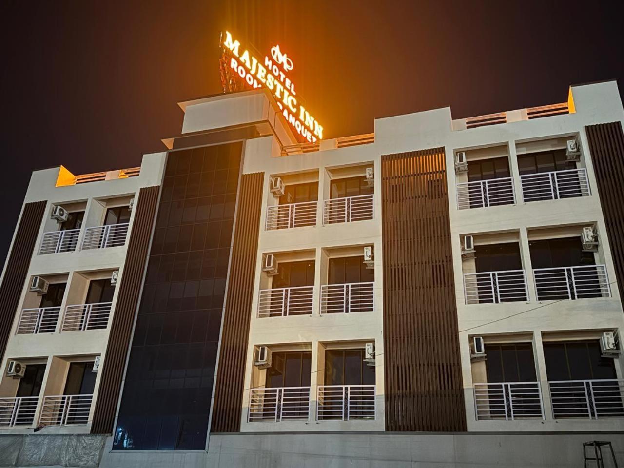 Majestic Inn วาเซ ภายนอก รูปภาพ